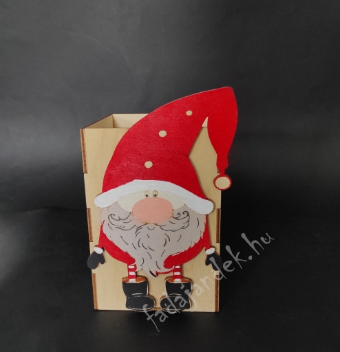 Piros törpével díszített nyitott dobozka